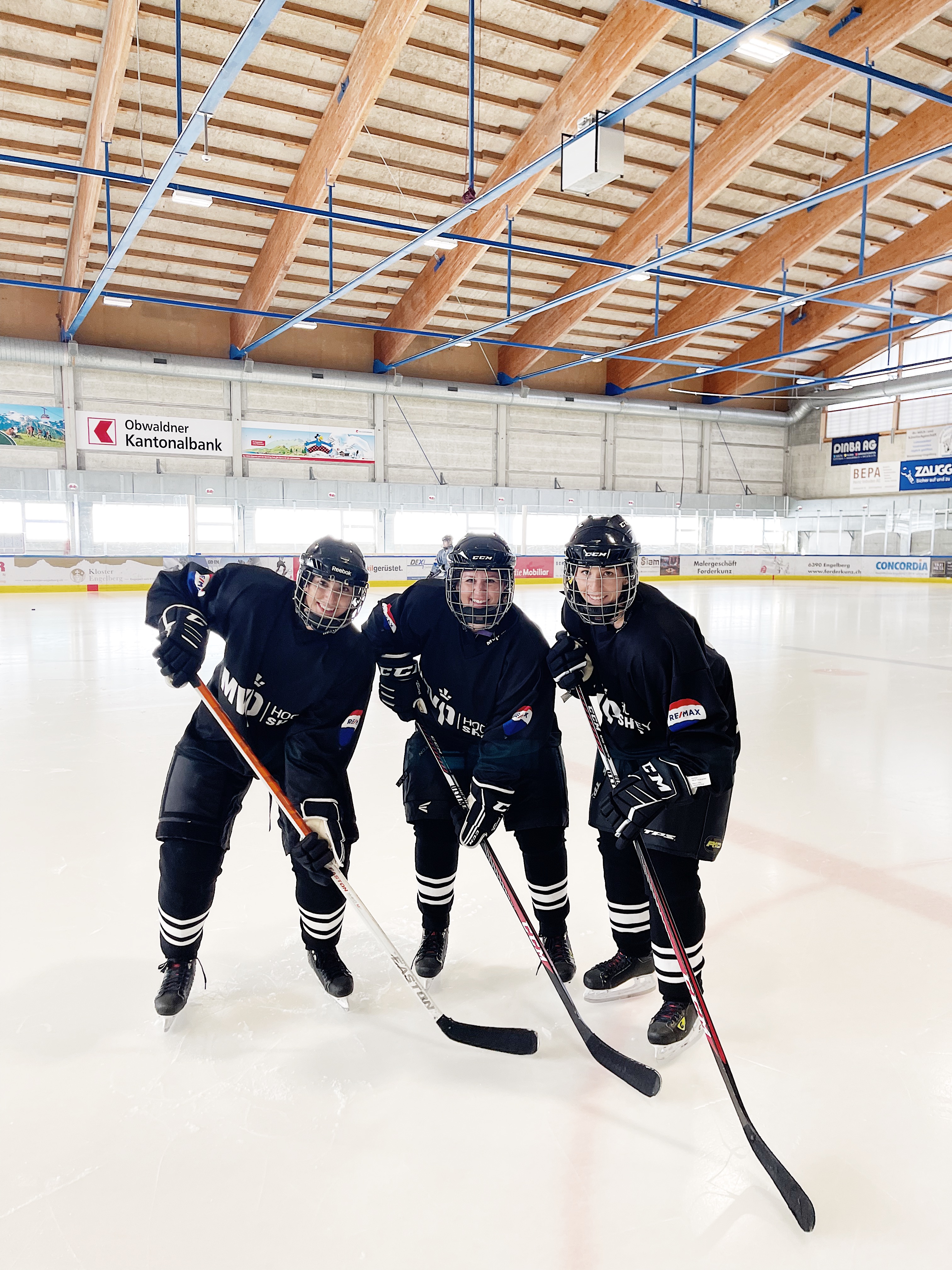 Unser Praxisteam in Hockeyausrüstung…